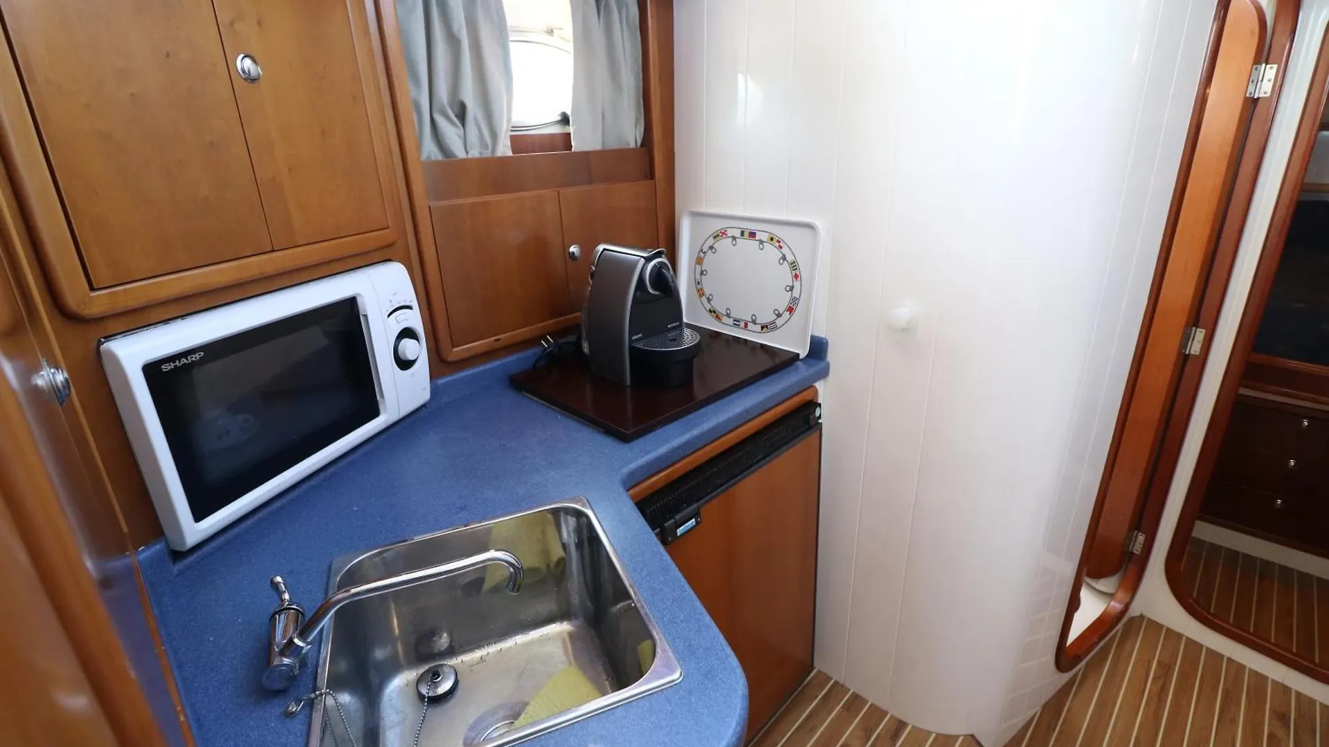 Botel Private yacht all confort: we love our guests Lissabon